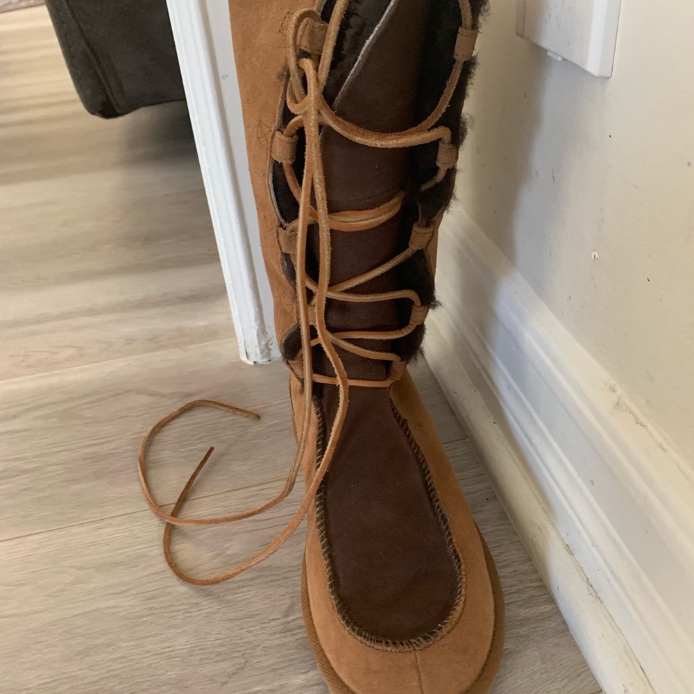 Women’s Chestnut and Brown Uggs